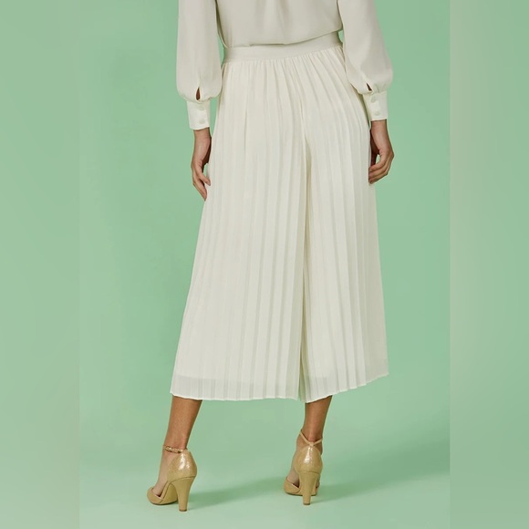ModCloth Accordion Pleated Ivory Culottes Cropped Pants Sz Medium - Picture 3 of 4
